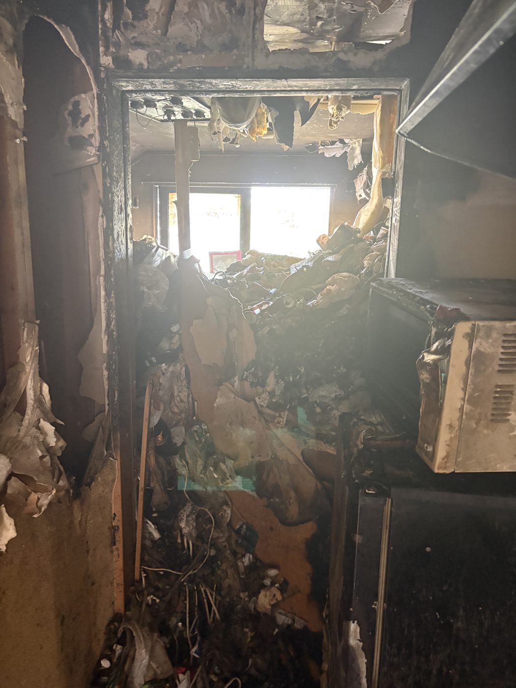 大量のごみ・不用品が残ったお部屋